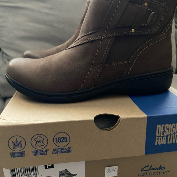 Clarks Women’s “Carleigh” Brown Ankle Boots, Sz 7.5 - Picture 5 of 5